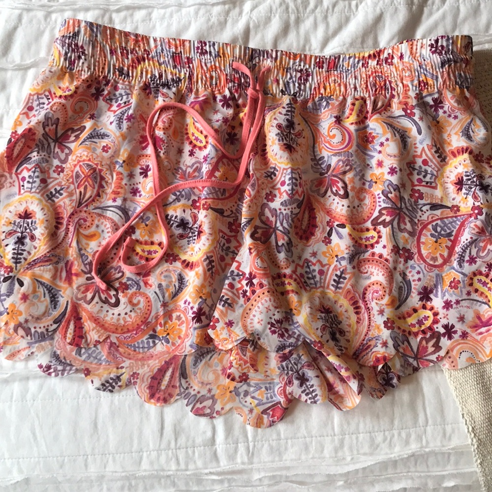 Patterned pajama shorts